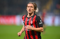 Theo bước Van Basten, Modric cho bảo tàng AC Milan mượn Quả bóng vàng