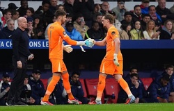 HLV Simeone phản ứng về việc Tottenham thay thủ môn sau 17 phút