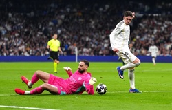 Donnarumma bị chỉ trích dữ dội với sai lầm sơ đẳng trong trận thua Real Madrid