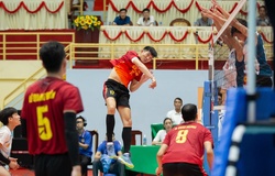 Đối chuyền 3 lần VĐQG Nguyễn Văn Hạnh thử thách với chiếc ghế nóng HLV bóng chuyền Công An Tp.HCM