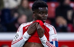 Điều gì đứng sau sự sa sút của Saka tại Arsenal mùa này?