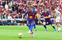 Raphinha lập lại thành tích của Messi cho Barcelona sau 7 năm bằng cú hat-trick