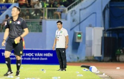 Hai HLV bị cấm làm nhiệm vụ ở  tứ kết Cúp QG vì thẻ đỏ