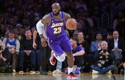 Vượt qua giới hạn tuổi 41: LeBron James làm nên lịch sử NBA với trận đấu gần như hoàn hảo