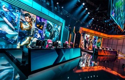 LEC tiếp tục ở lại Berlin đến 2027, Riot Games phủ nhận tin đồn “thi đấu hoàn toàn online”