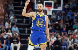 Stephen Curry chạy đua với thời gian để giải cứu Golden State Warriors