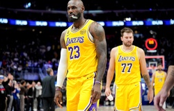 Tịt ngòi suốt 2 hiệp đấu trước Detroit, LeBron James thản nhiên: "Đó là vai trò của tôi lúc này"