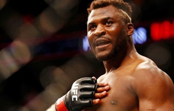 Francis Ngannou đau lòng nhìn bạn thân Israel Adesanya gục ngã tại UFC Seattle