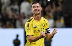 Cristiano Ronaldo lập cú đúp ngay sau khi trở lại, tiến thêm đến mốc 1000 bàn thắng