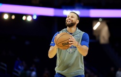 HLV Steve Kerr trước ngày tái xuất của trò cưng: "Stephen Curry là gương mặt vĩ đại nhất lịch sử NBA"