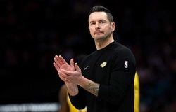 Bị tố ép Doncic và Reaves nén đau thi đấu dẫn đến chấn thương, HLV JJ Redick nói gì?