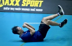 HLV Nguyễn Hữu Hà vỡ oà cảm xúc sau chiến thắng nghẹt thở