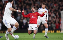 Hành động của Bruno Fernandes khi Leeds ghi bàn khiến CĐV MU trút giận