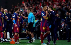 Lời nguyền châu Âu tiếp tục đeo bám Barcelona với việc các trung vệ bị đuổi khỏi sân