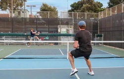 5 chiến thuật đánh đơn pickleball từ các tay vợt chuyên nghiệp