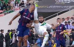 Pha vào bóng kinh hoàng khiến tứ kết Cúp C1 châu Á rơi vào hỗn loạn