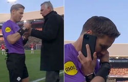 Trọng tài dừng trận chung kết Cúp Hà Lan và... nghe điện thoại di động