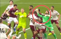 Tranh cãi VAR ở trận Arsenal thắng West Ham khi trọng tài xem lại tình huống 17 lần