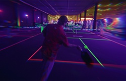 Glow Pickleball: Xu hướng mới biến sân pickleball thành “đại tiệc ánh sáng”