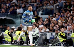 Phản ứng bất ngờ của Mbappe sau khi bị CĐV la ó trong trận Real Madrid thắng Oviedo