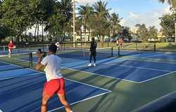 Pickleball đối mặt áp lực cộng đồng khi mở rộng ra các không gian ven biển