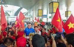 U17 Việt Nam mang niềm tự hào World Cup trở về Hà Nội