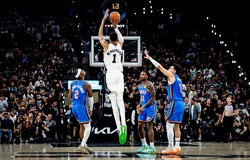 Cú ném giữa sân khó tin của Victor Wembanyama khiến khán đài bùng nổ