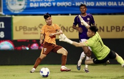 Cuộc chiến trụ hạng V.League: Khi số phận trong tay những "kẻ bên lề"