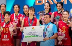 Đội tuyển bóng chuyền nữ Việt Nam nhận thưởng nóng từ NTT Phân bón Cà Mau