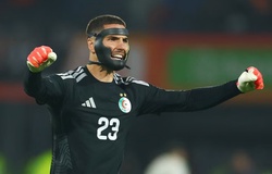 Khi con trai của Zidane đeo mặt nạ, xỏ găng ngăn chặn Messi ghi bàn...