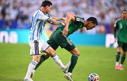 Tranh cãi tình huống Messi "đáng nhận thẻ đỏ" ở trận thắng Algeria