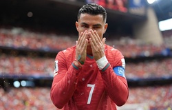 HLV Martinez nói gì về việc Ronaldo nhanh chóng tiến vào phòng thay đồ sau trận?