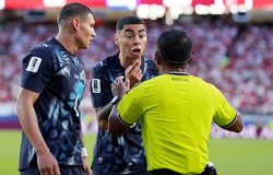 Almiron lên tiếng sau thẻ đỏ lịch sử tại World Cup vì hành vi "che miệng"