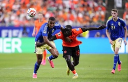 Brian Brobbey được ví như "tiền đạo khỏe nhất World Cup" sau khi lập cú đúp trước Thụy Điển