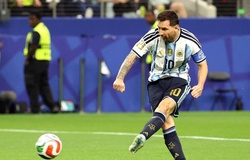 VIDEO Khoảnh khắc Messi... sút trượt penalty và đi vào lịch sử