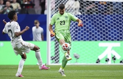 Thủ môn Tây Ban Nha phá kỷ lục giữ sạch lưới tồn tại 36 năm ở World Cup