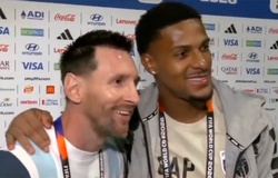 Mệt mỏi sau chiến thắng nhọc nhằn, Messi vẫn thân thiện đáp ứng "nguyện vọng" của đối thủ