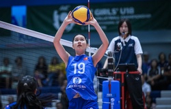 Chuyền hai Huyền Trang phá cột mốc ghi điểm của Kim Thoa tại giải U18 châu Á