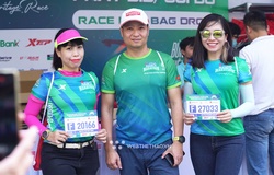 Niềm vui của những VĐV đầu tiên sở hữu bộ racekit VPBank Hanoi Marathon 2022