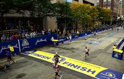 Boston Marathon ra quyết định lịch sử với VĐV “phi nhị giới tính”