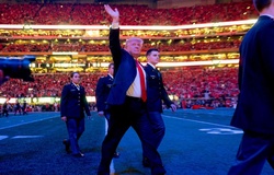Tổng thống Donald Trump ký sắc lệnh chấn chỉnh thể thao đại học Mỹ: Bài toán cân bằng tài chính khi trả tiền để thi đấu