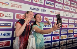 Nỗi đau, nước mắt và cử chỉ độc đáo ở giải cầu lông Sudirman Cup 2025