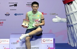 Cựu vương SEA Games Kunlavut Vitidsarn vô địch Singapore Open khi trở thành số 1 cầu lông thế giới