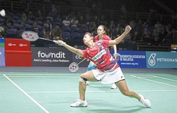 Chấn thương buộc Go Pei Kee phải bỏ cuộc ở tứ kết Hylo Open, hy vọng dự cầu lông SEA Games bị đặt dấu hỏi