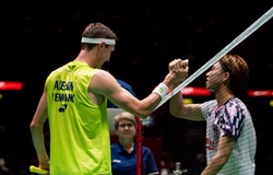 Kodai Naraoka dễ dàng chiến thắng Viktor Axelsen tại giải cầu lông Hong Kong Open 2025