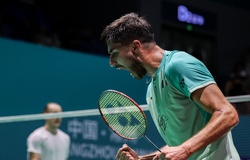 Cầu lông Pháp "gà nhà bôi mặt đá nhau": Toma Junior đánh bại Lanier ở Victor China Open 2025