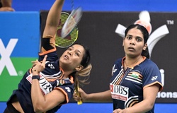 Treesa Jolly và Gayatri Gopichand "ngược dòng thần kỳ", bảo vệ danh hiệu cầu lông Syed Modi International