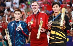 Cựu số 1 thế giới Viktor Axelsen bảo vệ ngôi vô địch cầu lông Olympic, nhưng không dám so sánh với Lin Dan