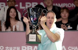 Eddy Leppens trở lại đỉnh vinh quang giải billiards PBA sau 4 năm, kiếm được tổng cộng hơn 8,5 tỷ đồng
