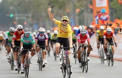 Chặng 5 cuộc đua xe đạp Cúp Truyền hình TPHCM: Dzianis Marchuk khẳng định sức mạnh ngoại binh bằng nước rút tại Nghệ An